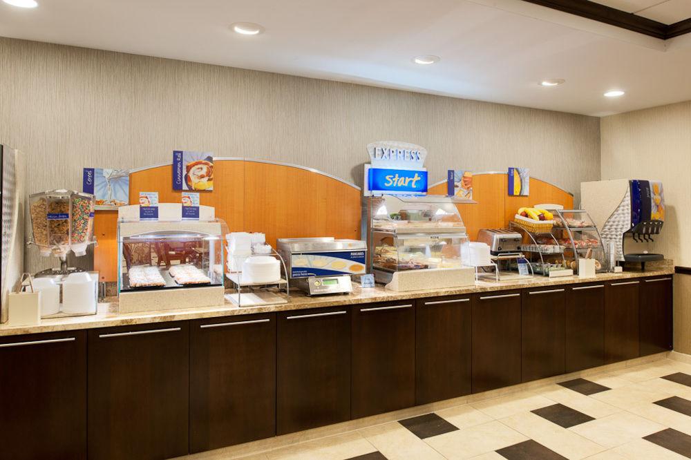Holiday Inn Express Philadelphia Airport By Ihg Ессінгтон Екстер'єр фото
