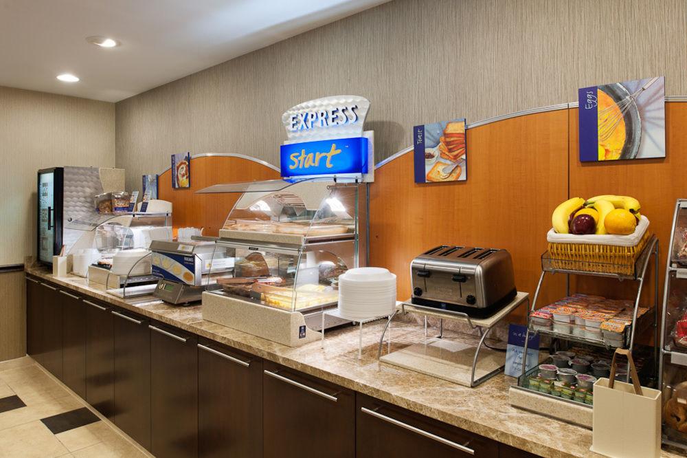 Holiday Inn Express Philadelphia Airport By Ihg Ессінгтон Екстер'єр фото
